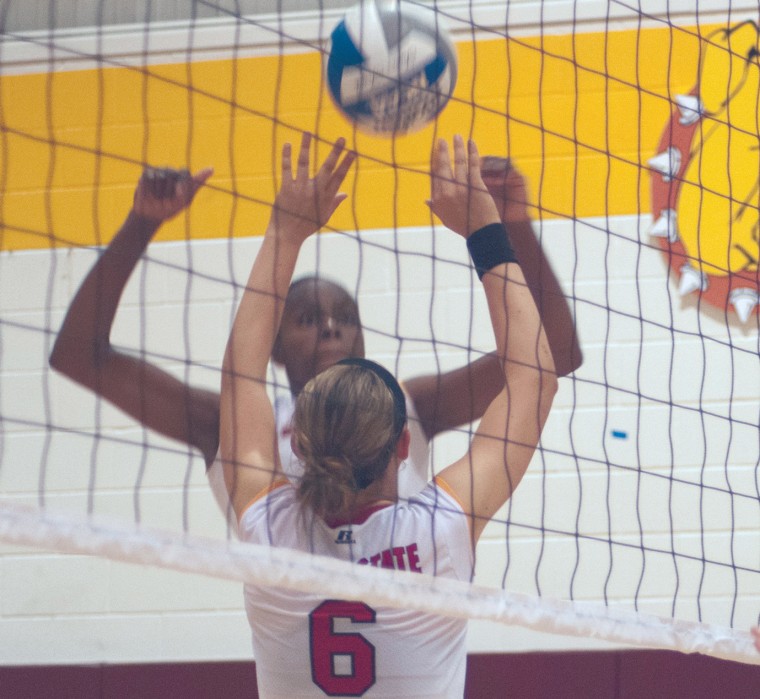 Bump, Set, Spike, Win: Ferris freshman setter Stephanie Sikorski (6) sets up senior middle hitter Angi Kent during the Bulldog Invitational this weekend. The Bulldogs went 3-1, losing only to Washburn. Photo By: Tori Thomas | Photographer