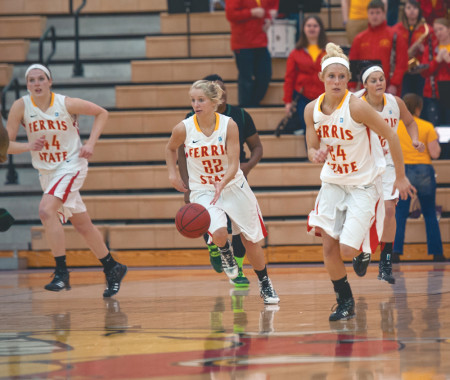 Senior guard Sarah DeShone (22) and her teammates rally together against Wayne State, coming out with an 85-77 victory. The women’s basketball team has two games remaining. Photo By: Tori Thomas | Photographer