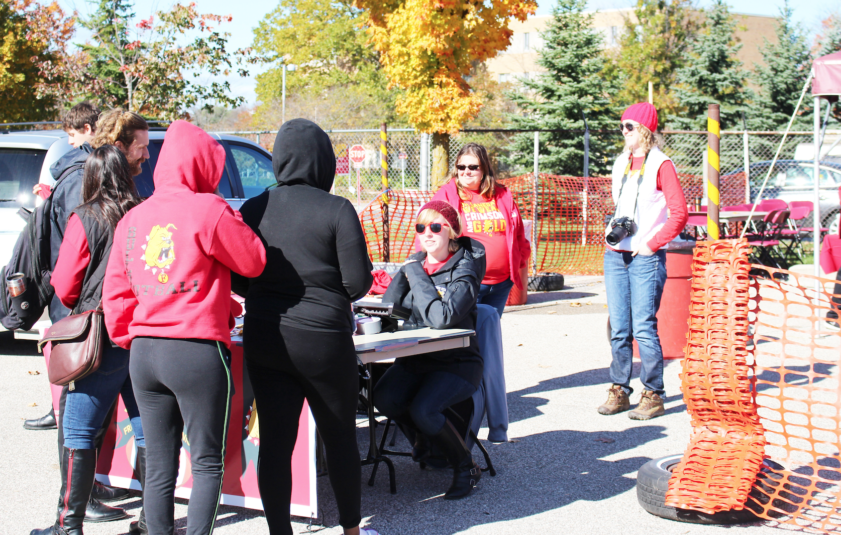 Ferris’ office of housing and residence life, in collaboration with dining services, hosted a resident appreciation tailgate picnic before the Ferris State vs. Lake Erie football game. Residents and meal plan holders were able to bring their IDs to Top Taggert field and partake in free food and a long sleeve t-shirt giveaway.